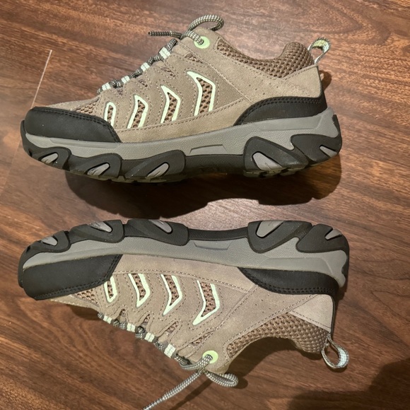 Ozark Trail Women’s Hiking Shoes - Picture 13 of 15